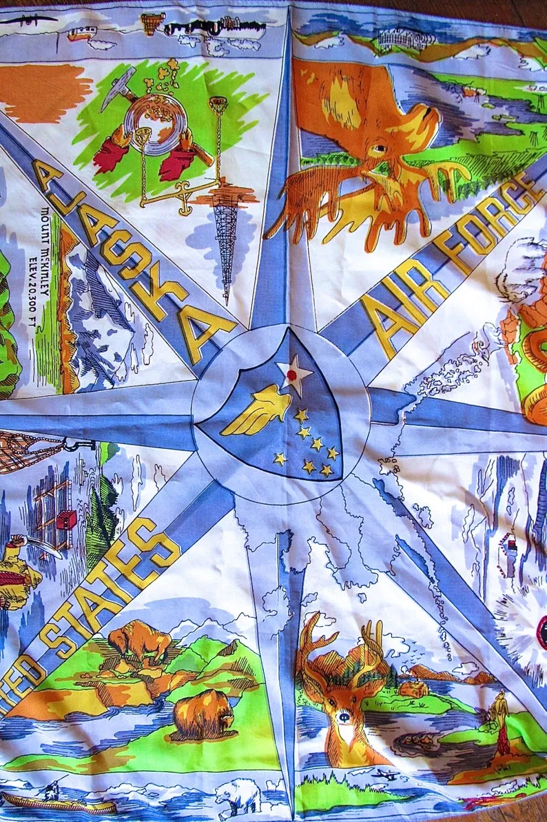 ALASKAN SIGHTS 1970's Vintage Detailed Alaskan Sights and Monuments Scarf