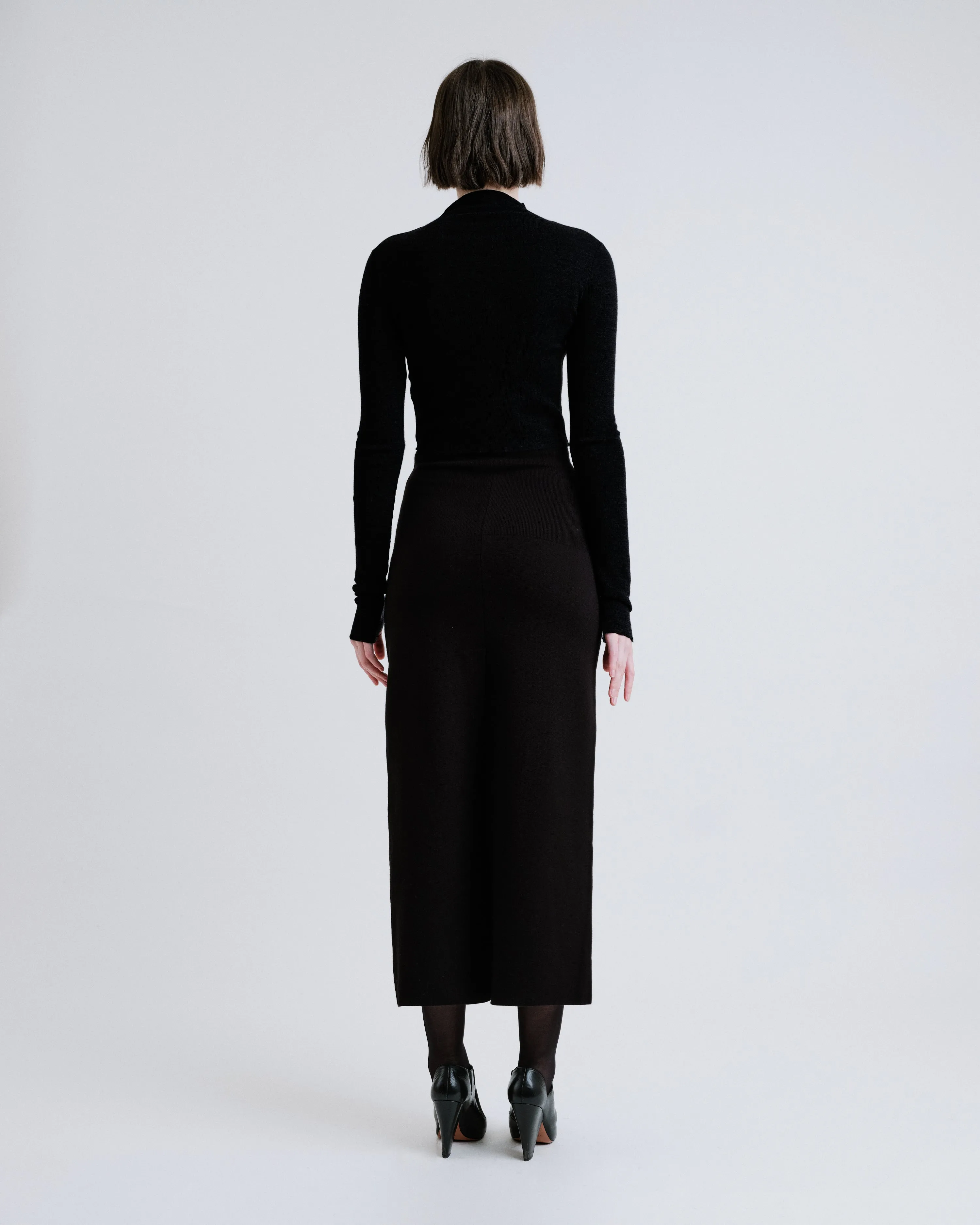 The Merino Multi Button Cropped Cardi - Black
