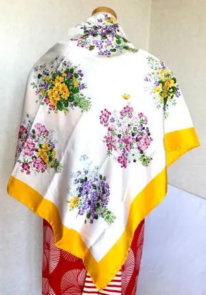 Vintage Gucci classic yellow scarf with multicolor flora prints. Beautiful piece by Accessory collection. Great gift. Spring flower.